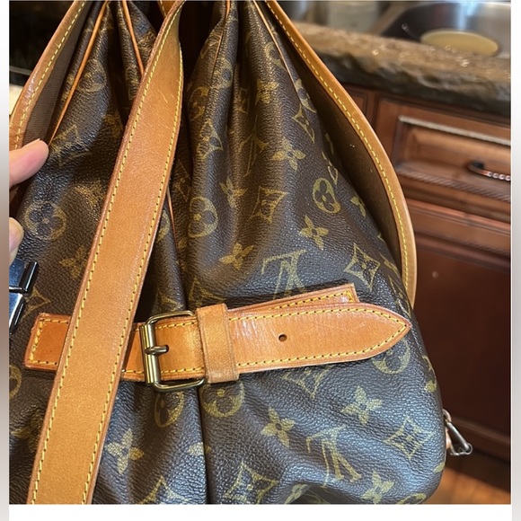 ❗️SOLD❗️LV SAUMUR 43😍ZERO OLD ODOR  ❗️ the only bag u need 2 Travel light💼 EUC - Picture 14 of 16